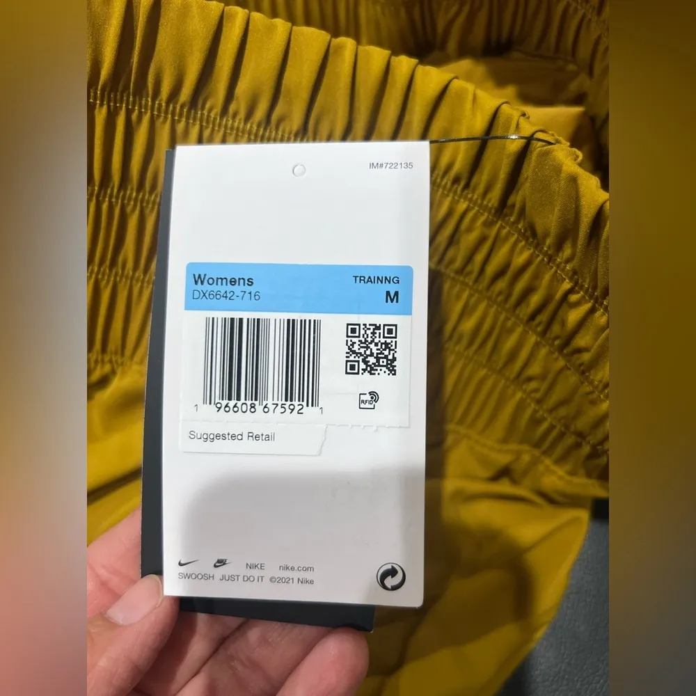 NIKE WORKOUT SHORTS NEW

Nike Women's High-Waisted Running Shorts - Image 4