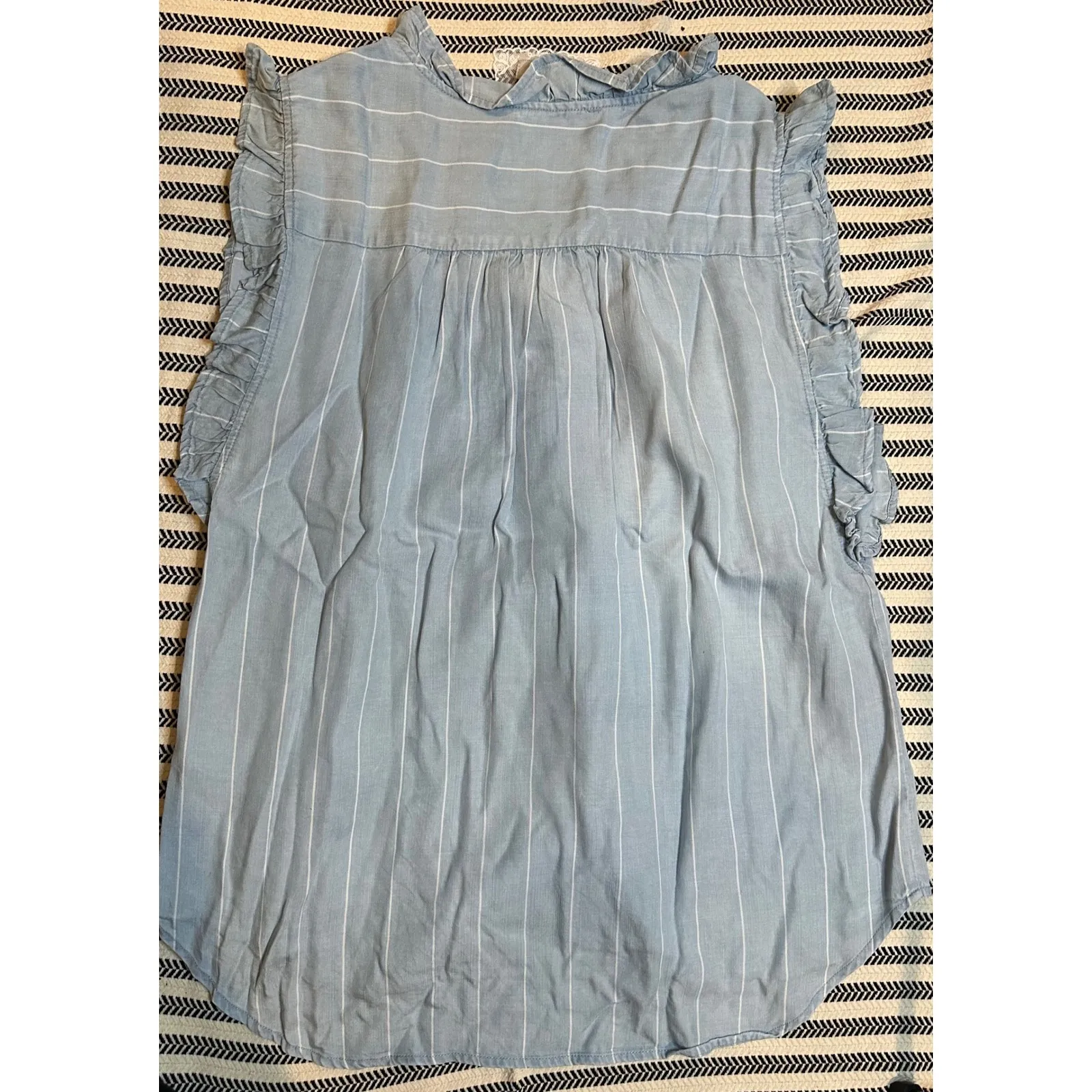 CUPIC Light Blue White Stripe Ruffled Sleeve Button Down Shirt Top Womens Size 6 - Image 5