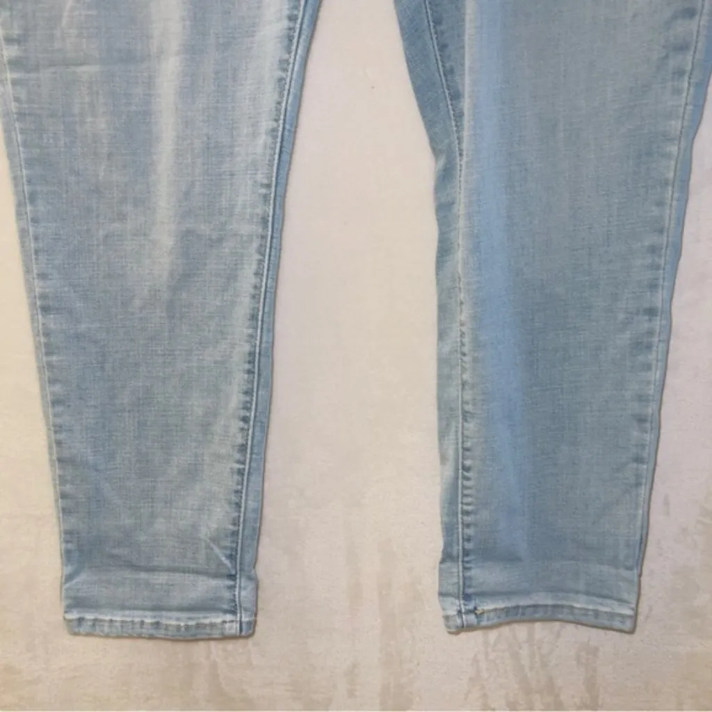 Levi’s Women’s Boyfriend Jeans Light Wash Relaxed Fit Mid Rise Ankle Crop Denim - Image 5