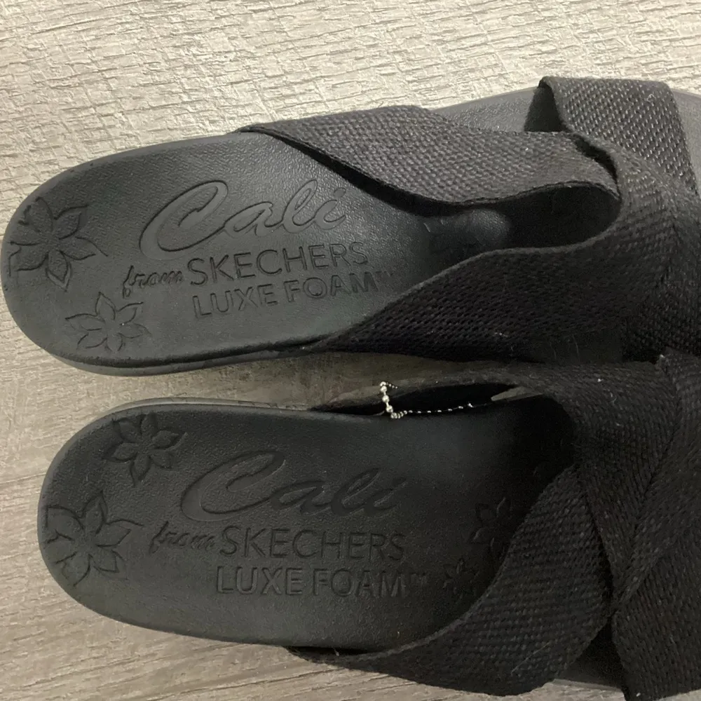 Cali From Sketchers Foam Wedges Size 9.5 Black - Image 6