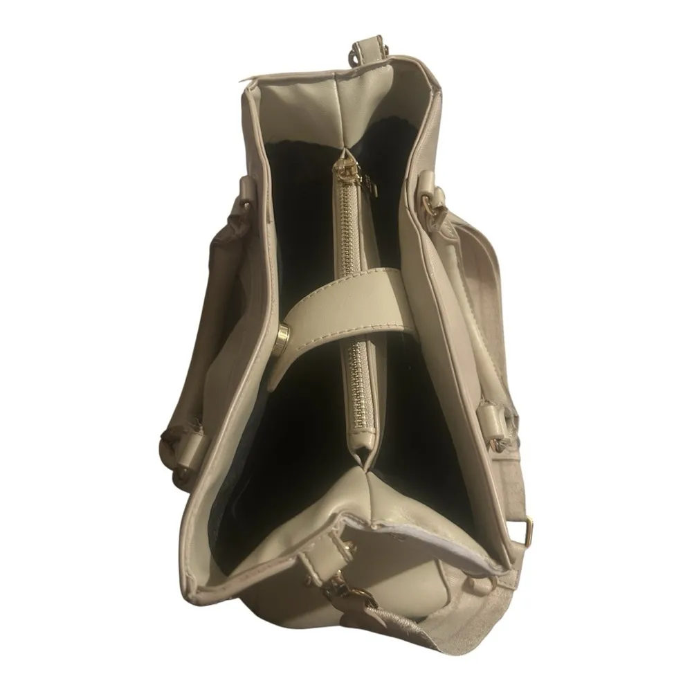 Steve Madden Elegant Gold and Cream Handbag - Image 9