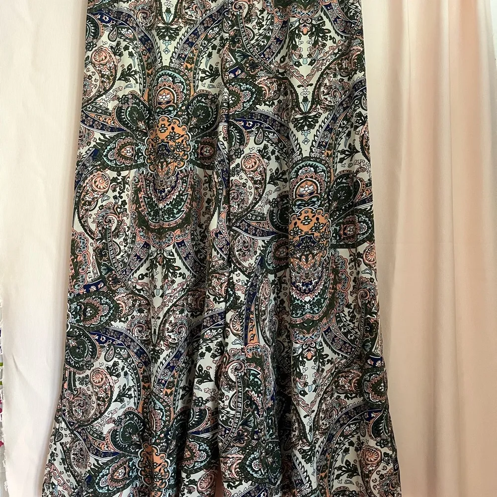 Black and White Maxi A - Image 2