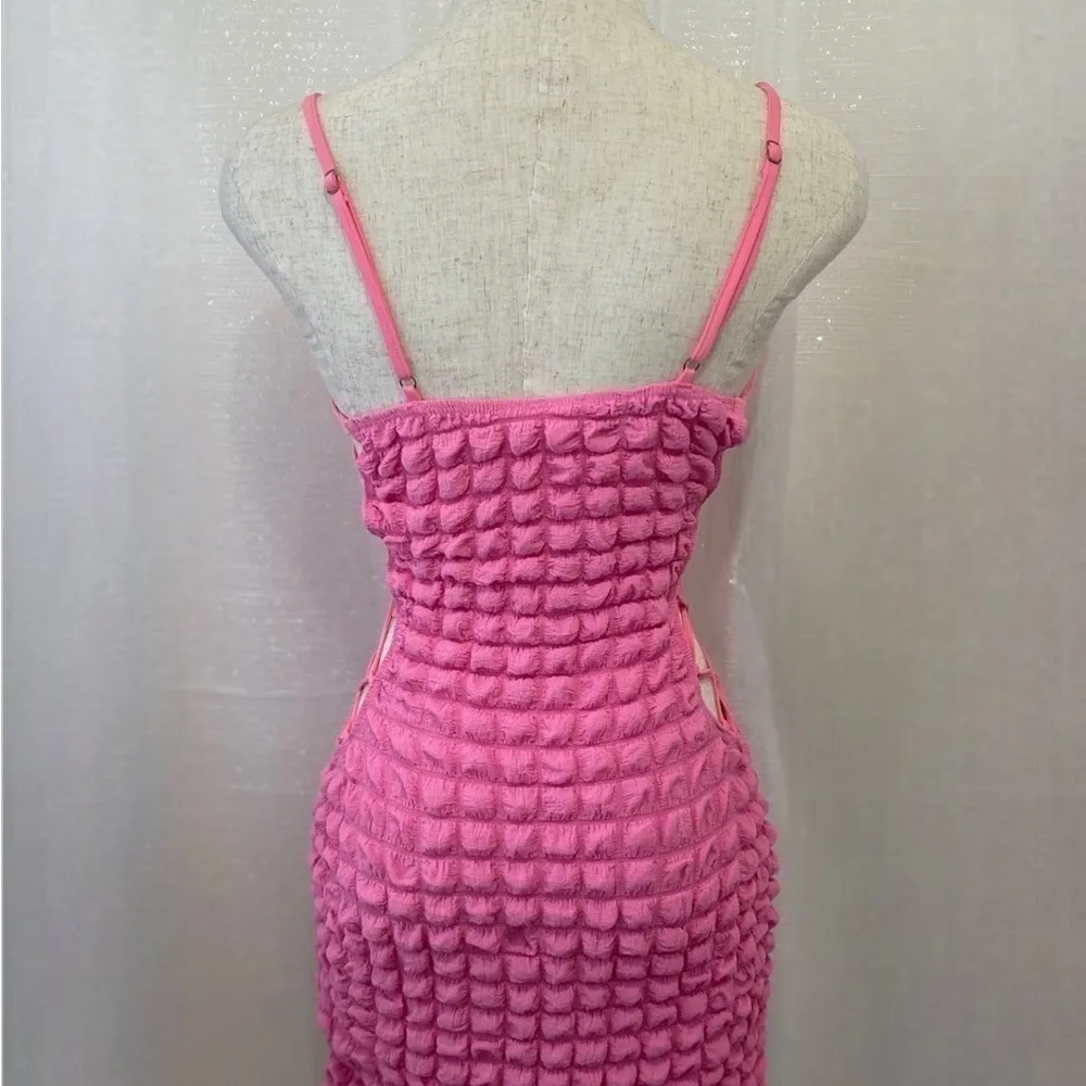 Criss Cross Side Bubble Pink Dress - Image 4