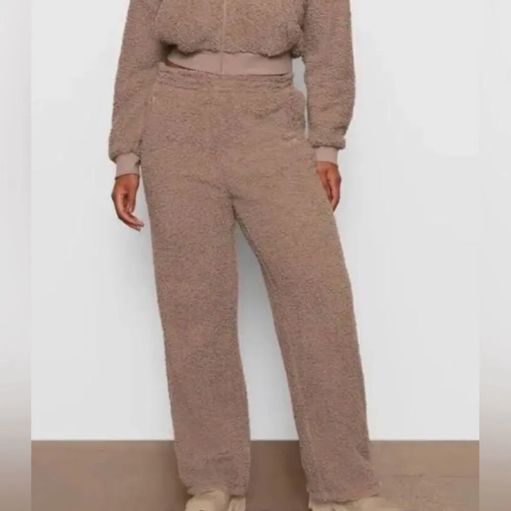SKIMS Teddy Sherpa Wide Leg Lounge Track Pant- Size Small - Image 3