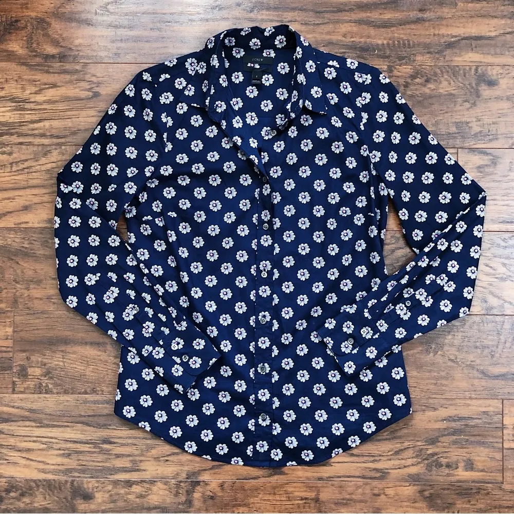 J Crew • Perfect Shirt navy blue Scattered Daisy floral button down lightweight - Image 3