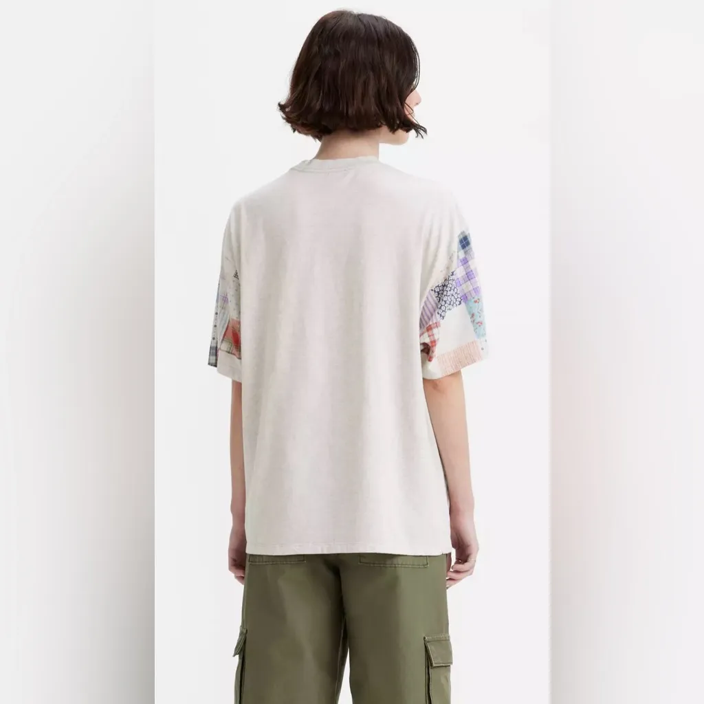 Levi's Short Stack Graphic Tee - Image 4