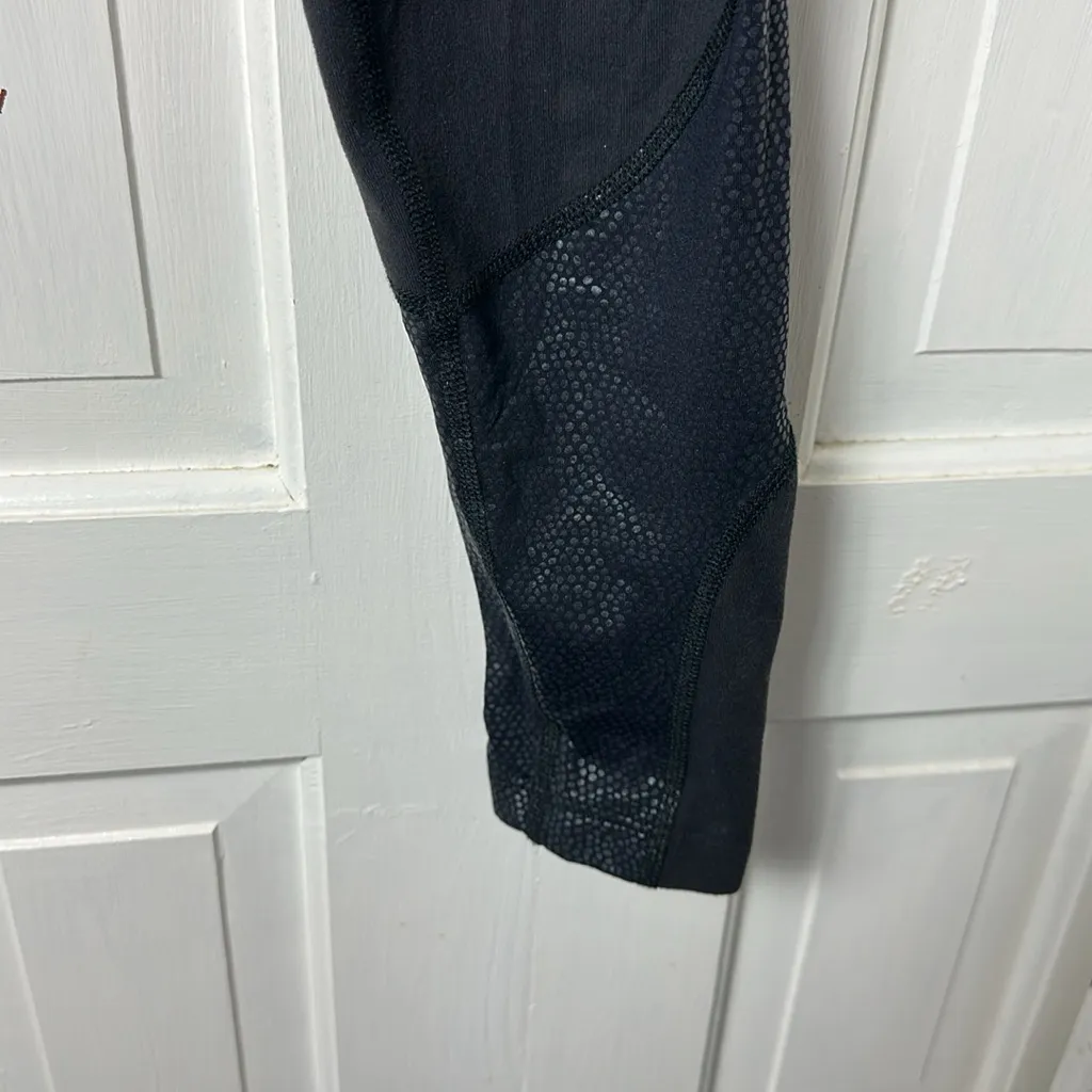 Beyond Yoga Black Leggings Size Medium - Image 3