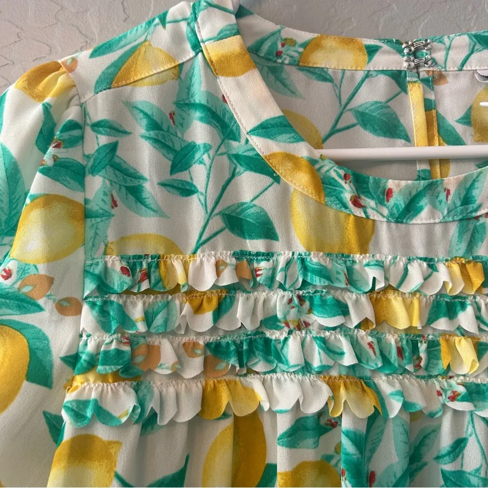 Elle lemon and green leaf print ruffle front blouse size medium - Image 15