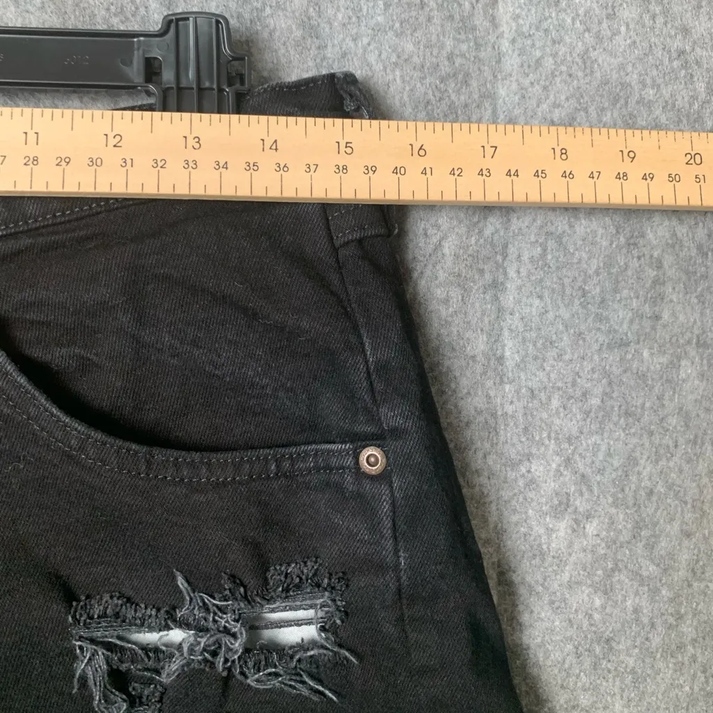 Wrangler Women Size 30 Distressed Cutoff cheeky‎ black denim shorts - Image 3