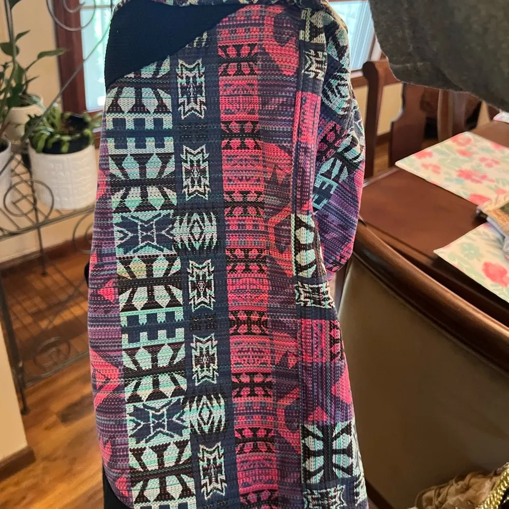 Colorful Geometric Patterned Duffel Bag Pink - Image 8