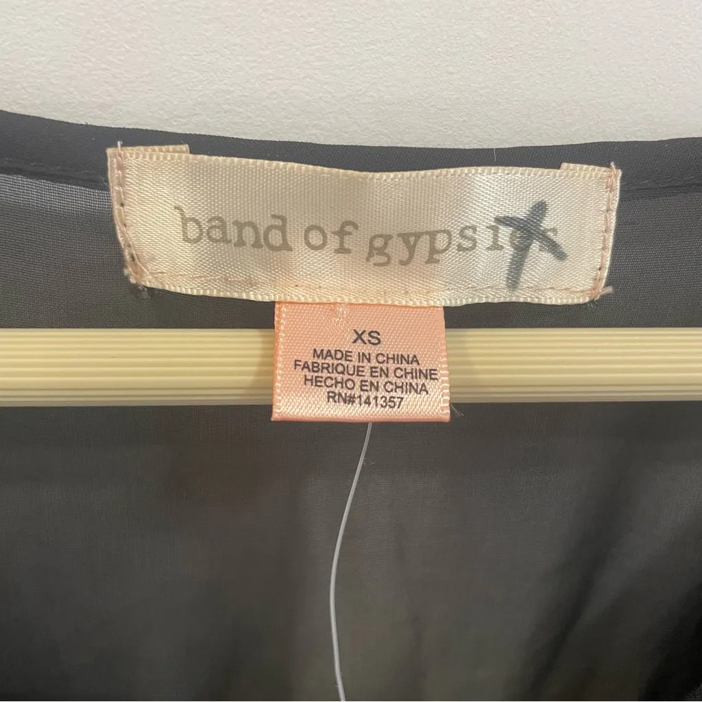 NWT Band of Gypsies Black and Pink Floral velvet Jumpsuit - Image 4