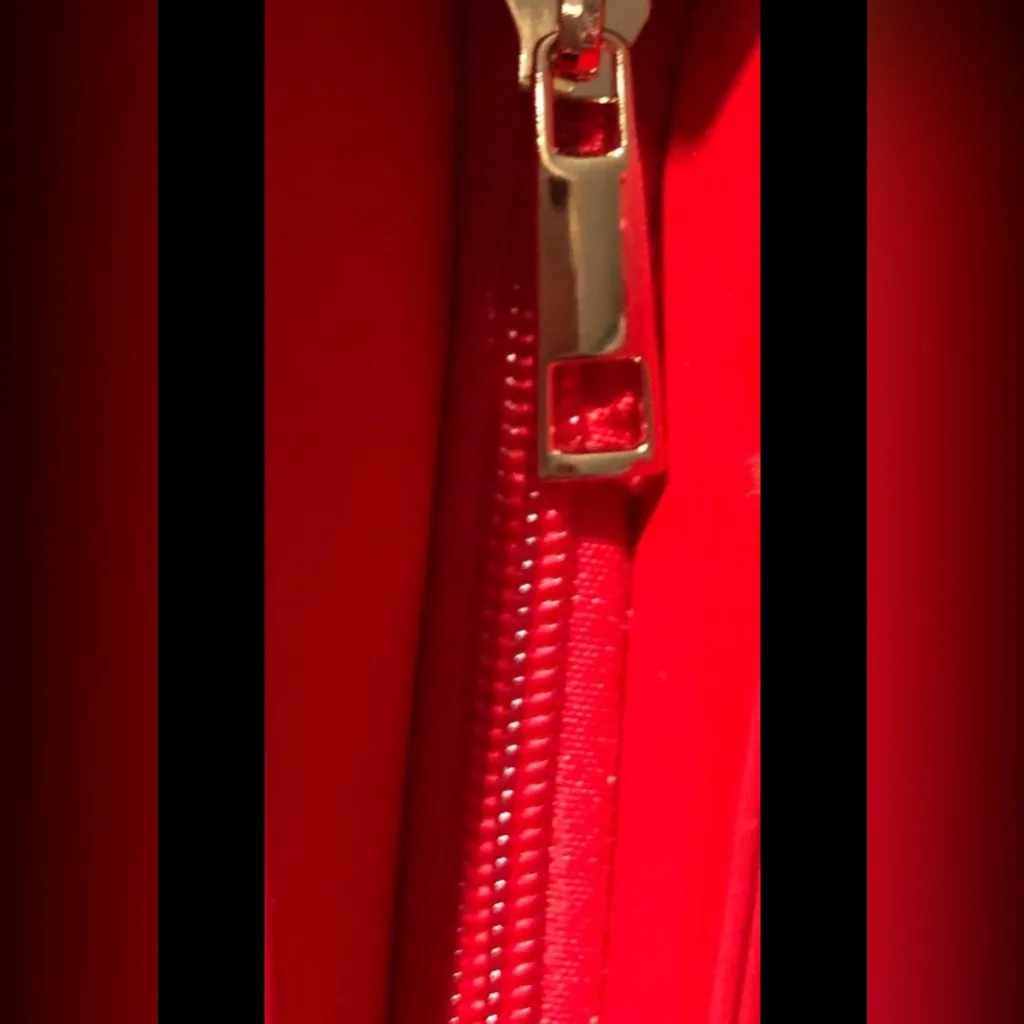 AKIRA Vibrant Red Shoulder Bag - Image 5