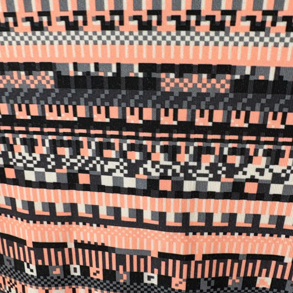 Nike Pro Hyperwarm Aztec Print Half Zip Pullover. Size Medium. - Image 6