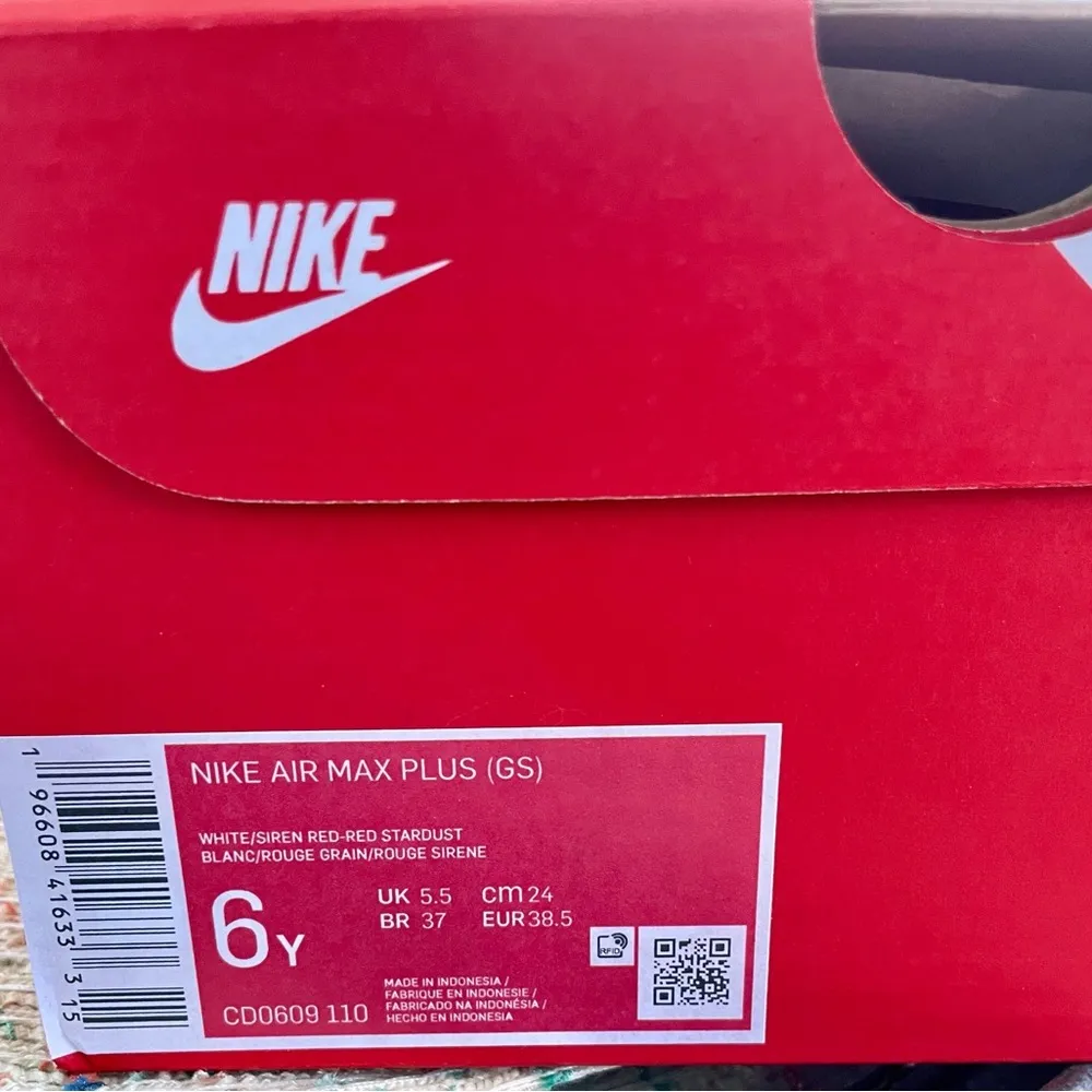 - Airmax Plus (GS) White/Siren Red - Red Stardust |6Y/7.5US/38.5EU - NIB - Image 14