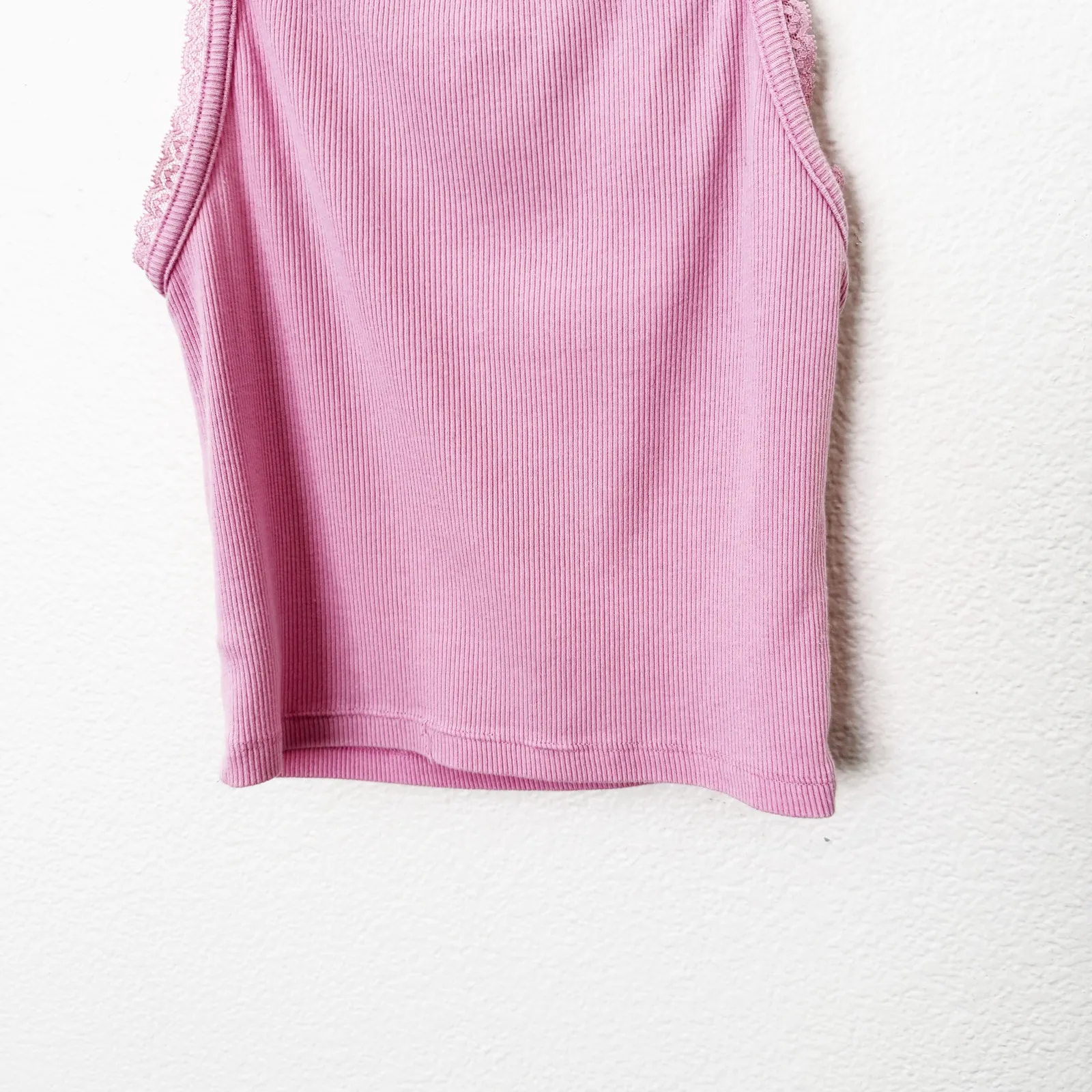 [American Eagle] Pink Ribbed Knit Square Neck Lace Trim Crop Tank Top Sz Medium - Image 6