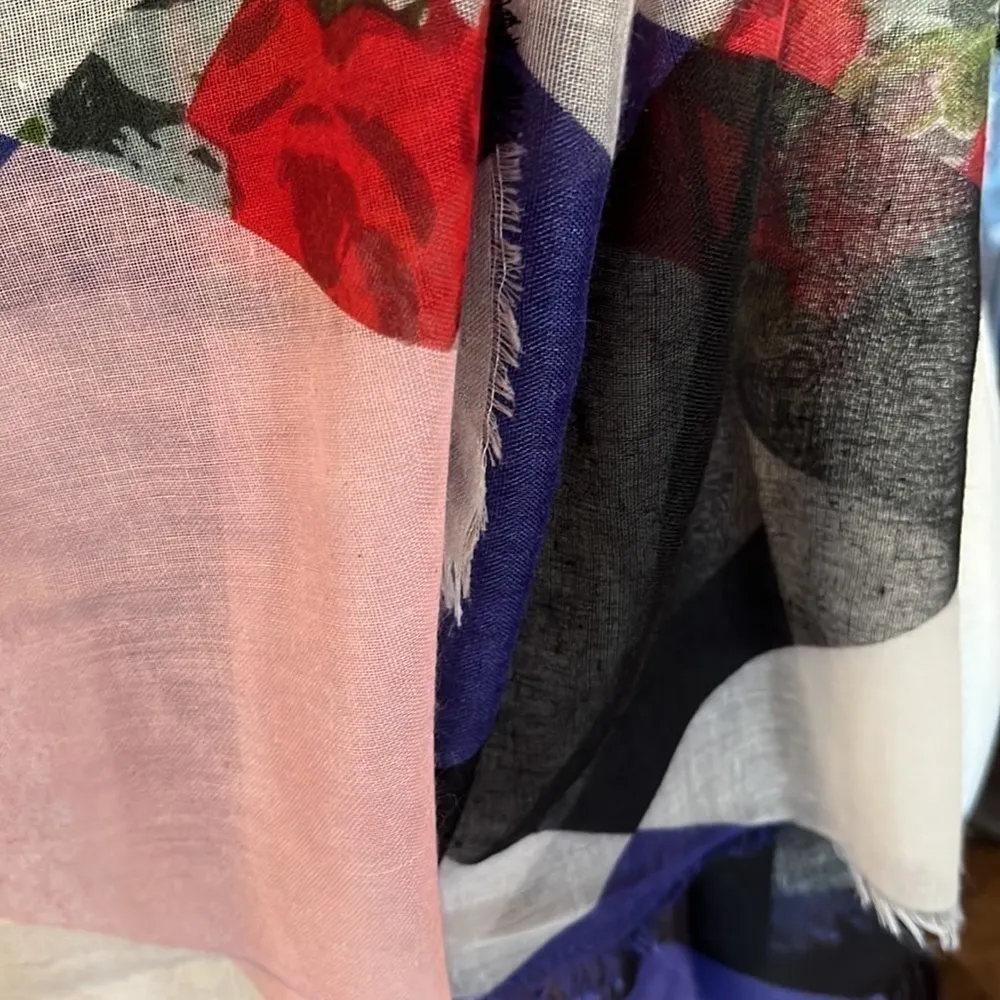 New BP Multi Colored Wrap Scarf. Lightweight large! Diamond  Pattern Roses Large - Image 7