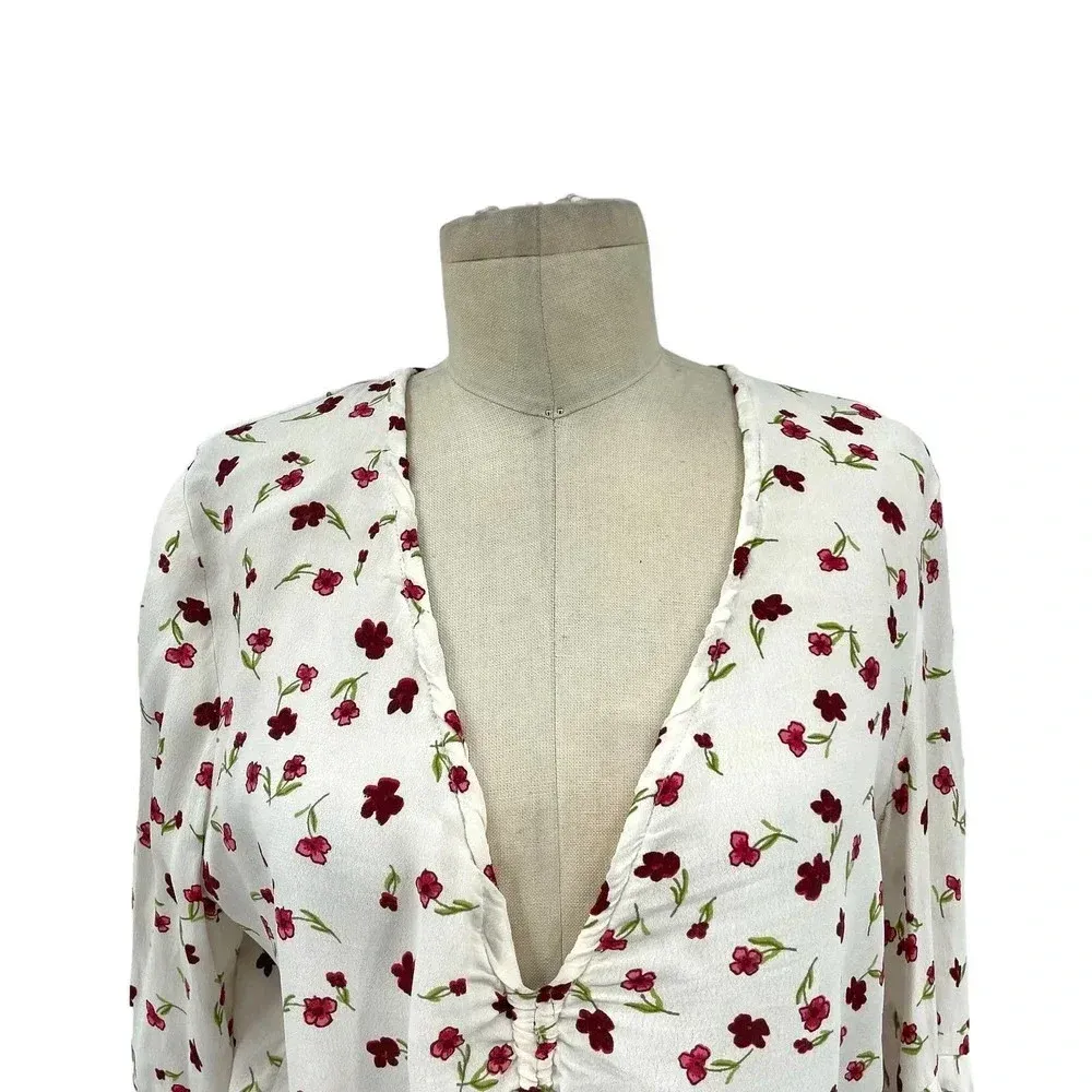 Flynn Skye Kirsty Ruched‎ Tie Front Top in Dream Lover Floral Print Size Small - Image 4