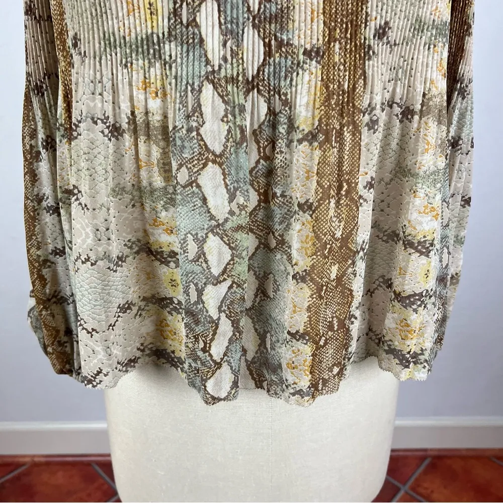 Aritzia Wilfred Talence Blouse Snake Print - Image 5