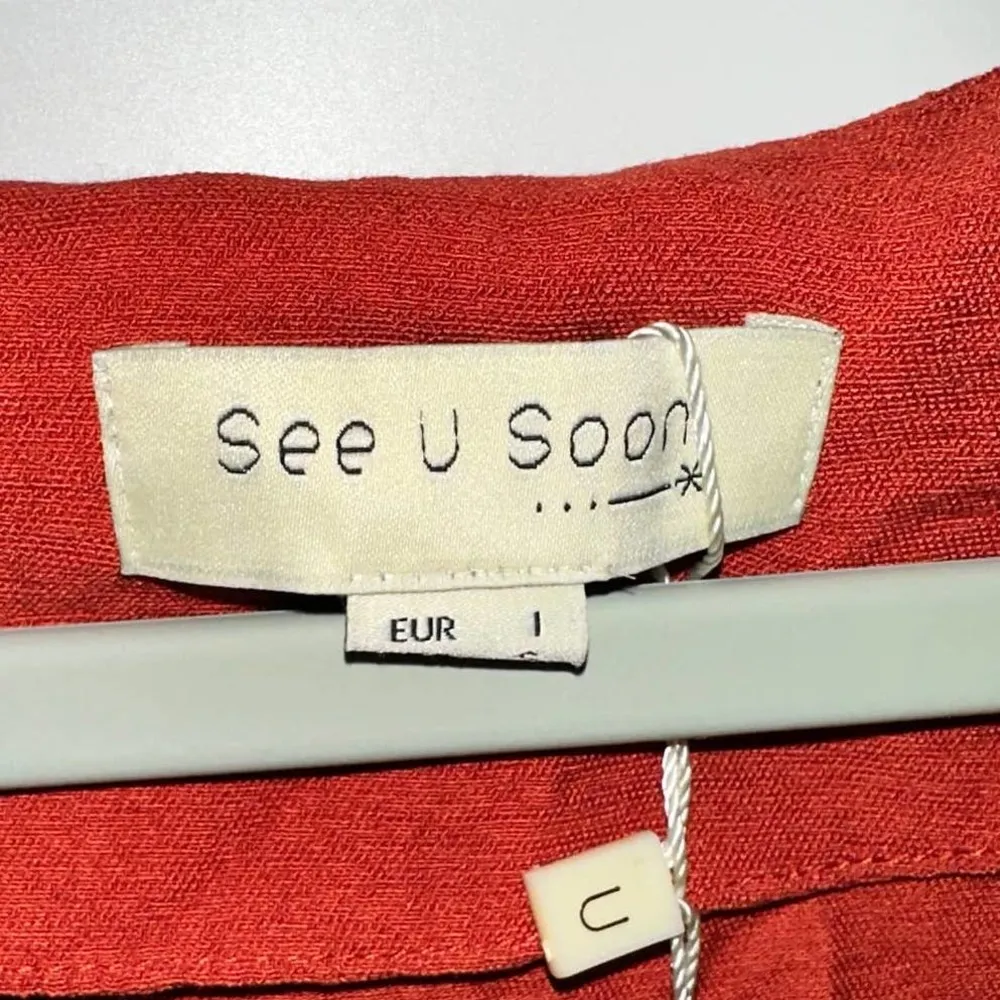 SEE U SOON BURNT ORANGE RUFFLED DETAIL ON SHOULDERS LONG SLEEVE DRESS SMALL - Image 3