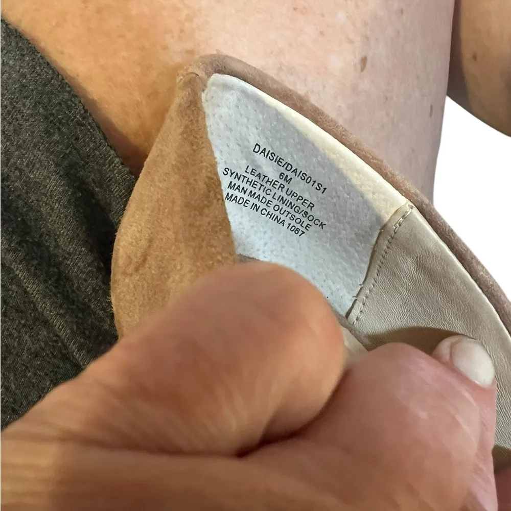 Steve Madden Daisie Beige pinkish Suede Stiletto Heels size 6 - Image 8