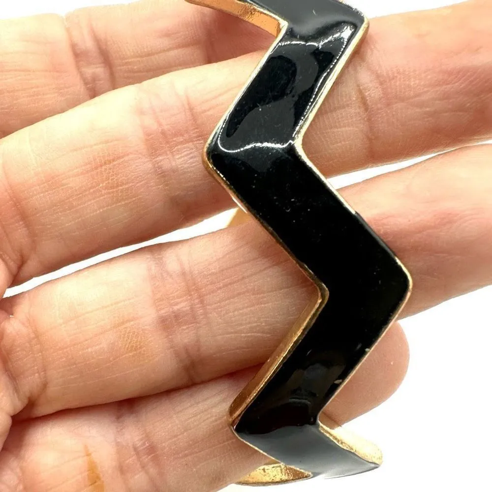 Black and gold tone zig zag bangle bracelet - Image 5