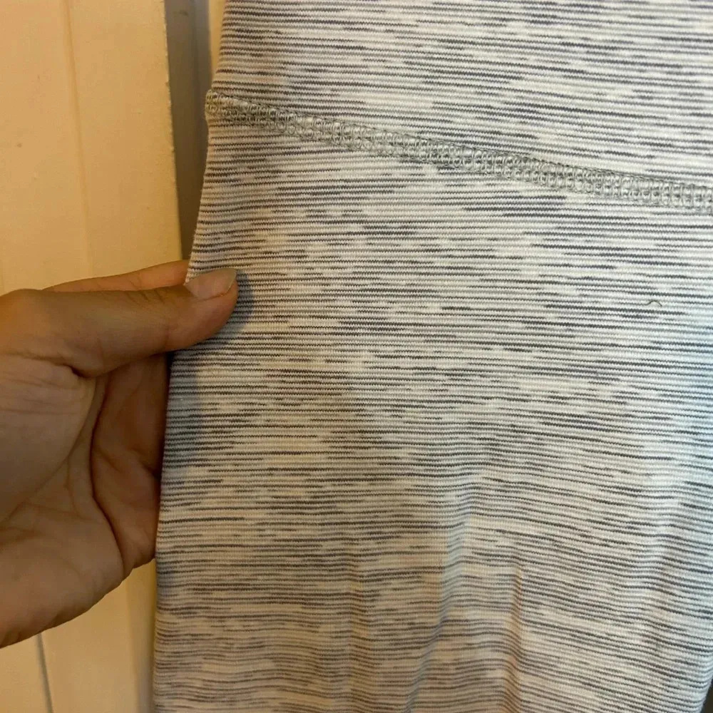 Lululemon Gray Stripe Cropped Leggings - Image 4