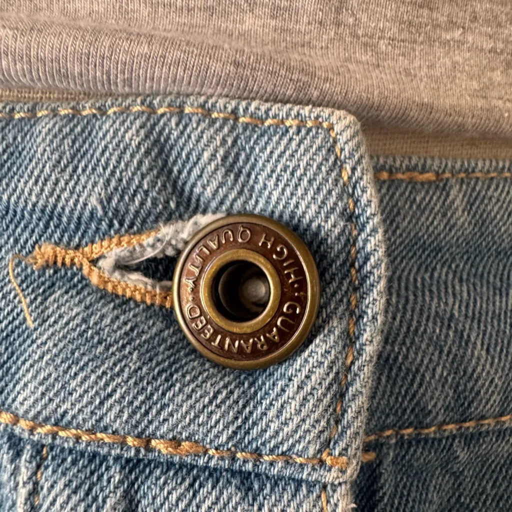 On The Couch VTG Buttoned Denim Jean Skirt Blue - Image 3