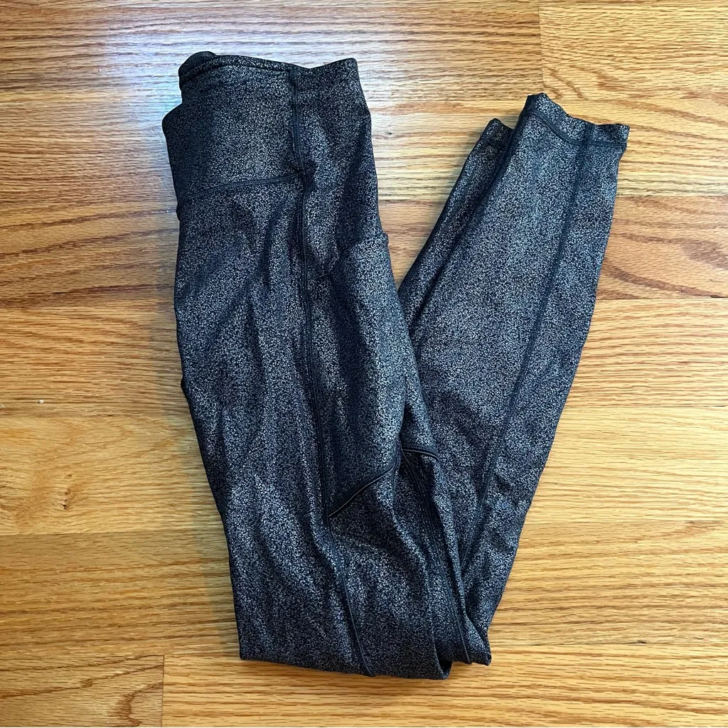 Lululemon Speed Up Tight Full-On Luxtreme 28"
Luminosity Foil Print size 2 - Image 4