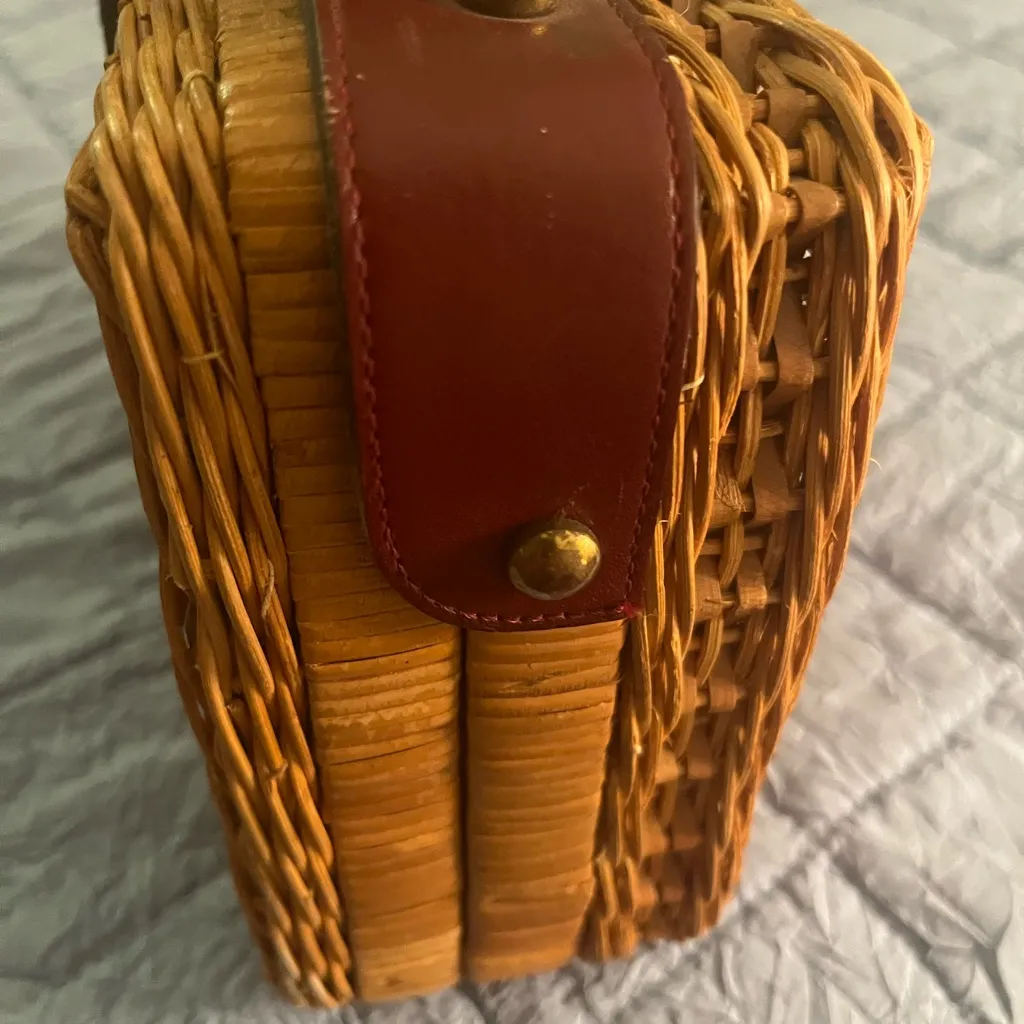 Etienne Aigner Vintage Iconic Wicker Hqndbag in Aigner signature burgundy - Image 5