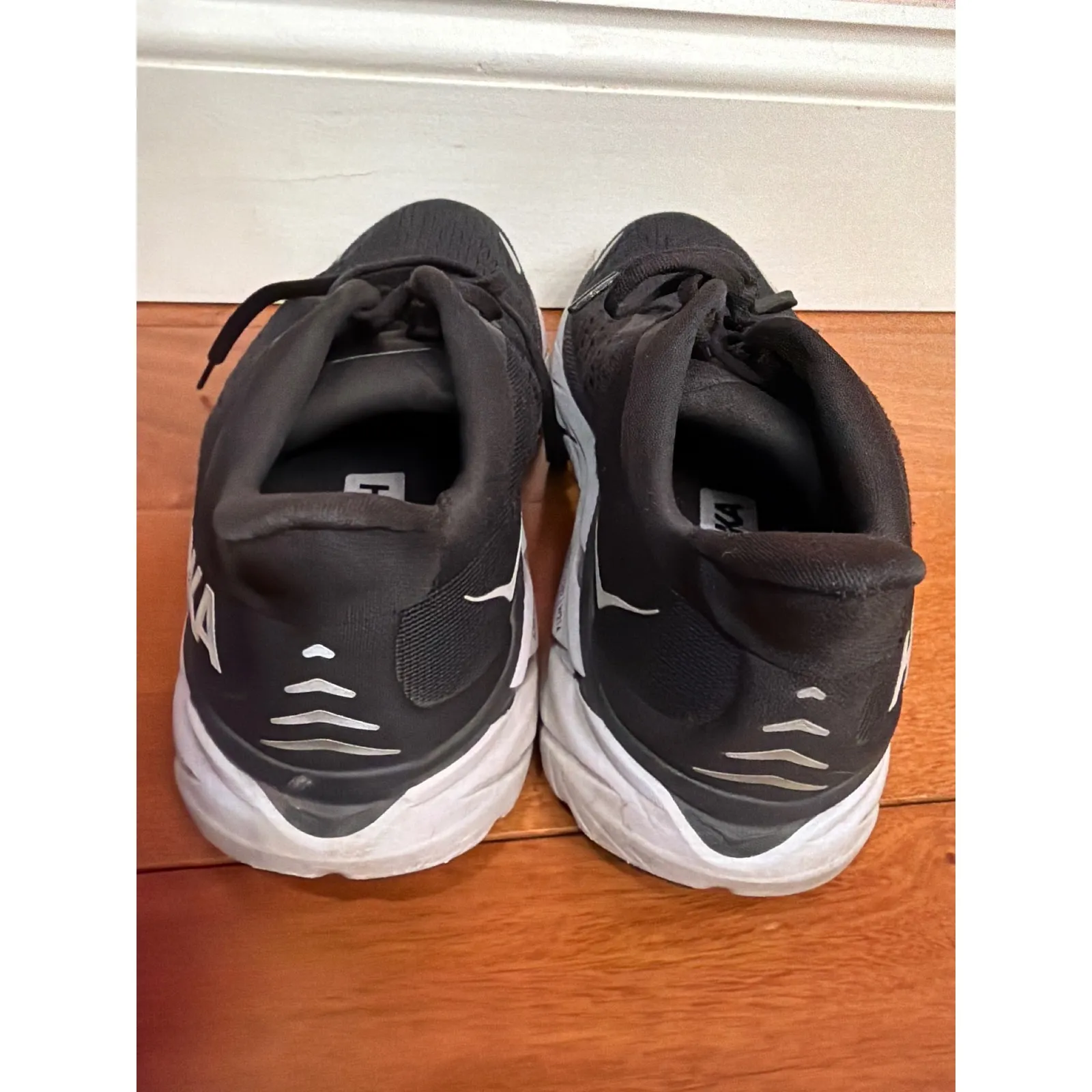 Hoka Clifton 8 Womens Running Shoes Black White Athletic Sneakers Size 8.5B - Image 2