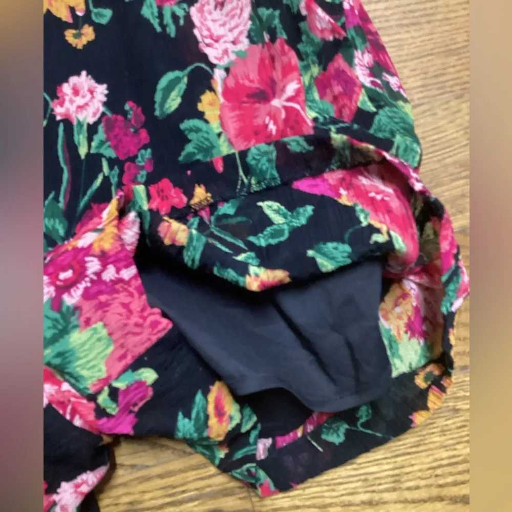 BCBGMAXAZRIA floral romper. Medium - Image 7