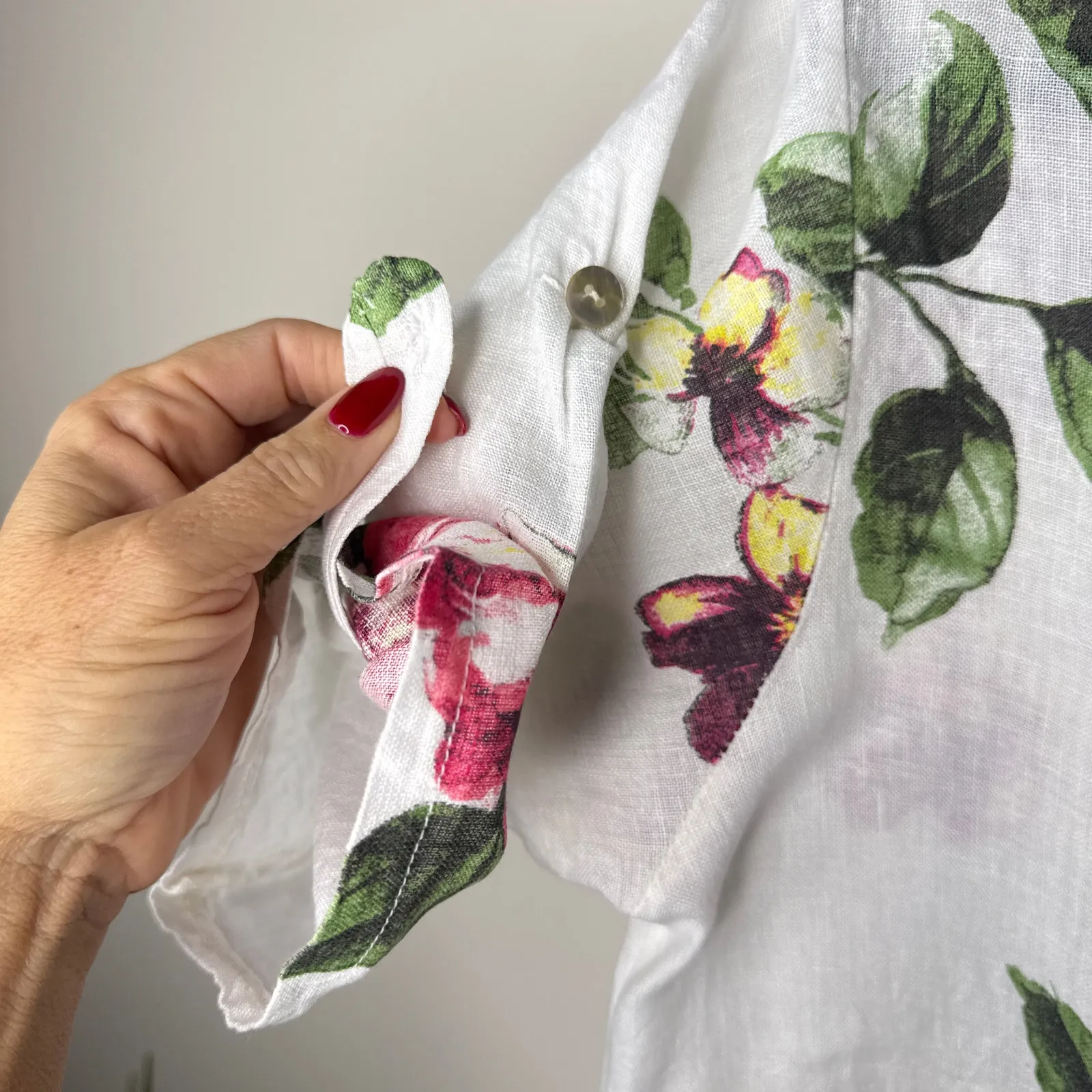 Vasna Italian Linen Floral Short Sleeve‎ Roll - Image 4