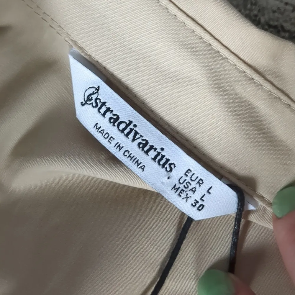 Stradivarius cream button down dress size large - Image 3