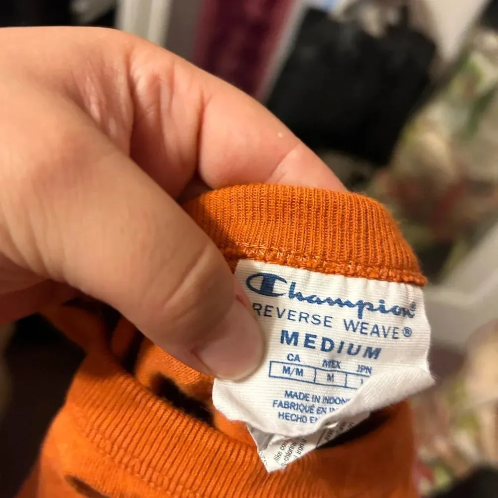 CHAMPION REVERSE WEAVE CROPPED LOGO TEE - Image 2