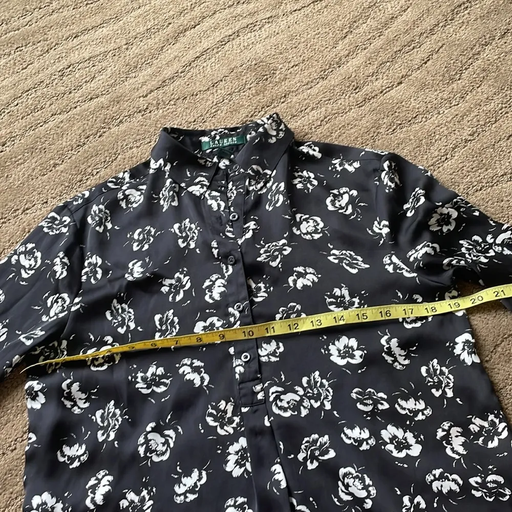 Ralph Lauren beautiful silky floral button down blouse Black Size M - Image 5