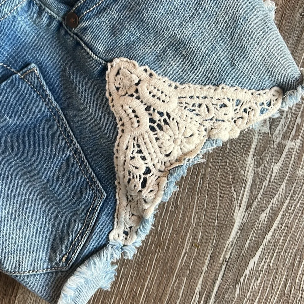 Mossimo Jean Shorts 00 High Rise Stretch Denim Crochet Trim Boho Blue Size 24 - Image 4