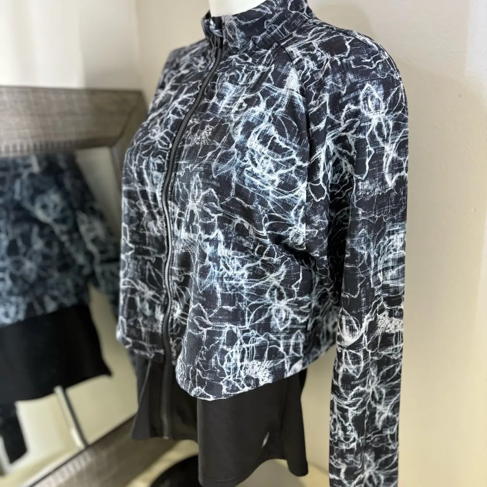 Spyder Black and White Running Jacket with layered Athletic Silhouette - Image 3