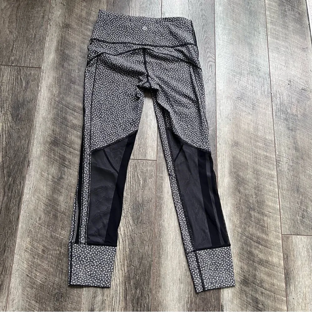 Lululemon Hit It 7/8 Tight 25" Frozen Fizz White Black / Black Size 4 - Image 12