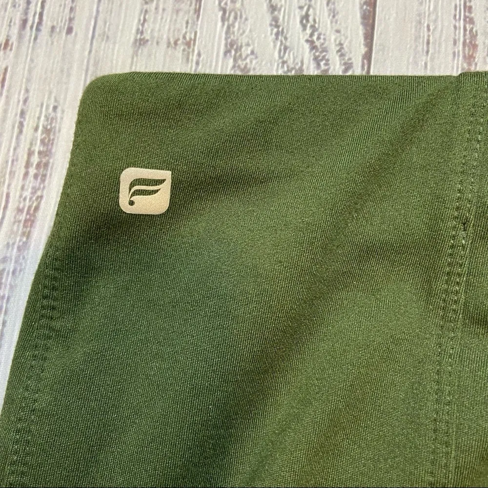 Fabletics Green Mid-Rise Buckle Polaris Leggings. EUC. Size Medium. - Image 11