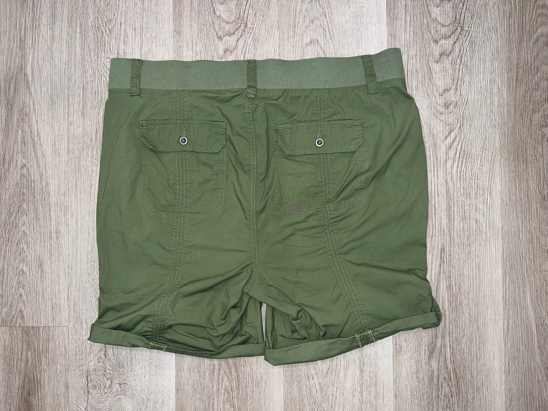 Torrid Women’s Green Cuffed Roll Hem Shorts Plus Size 16 - Image 2