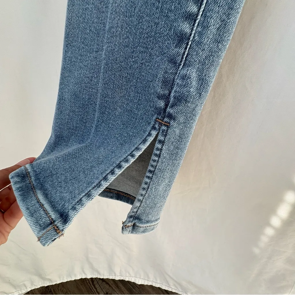 Express skyscraper mid rise jeans split hem light wash denim size 4 - Image 14