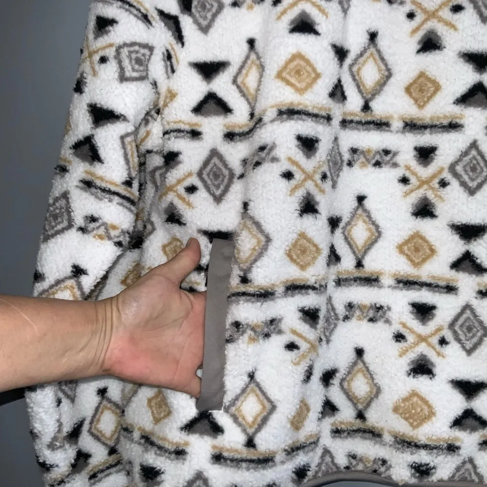 Canada Weather Gear Women's 1/4 Zip Aztec Printed Sherpa Pullover Pockets XXL Black - Image 6