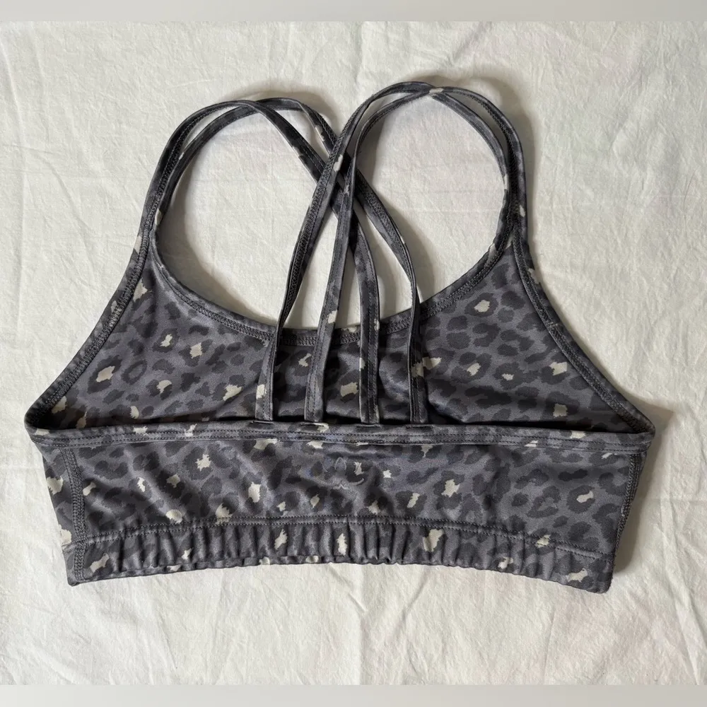 Beyond Yoga Lux Atlas Leopard Print Sports Bra In Gray Leopard Small - Image 3