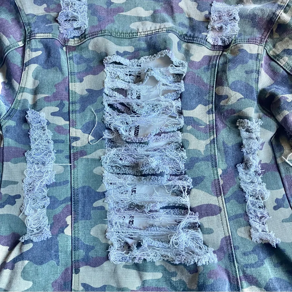 Thrill jeans distressed camo coat - Image 4