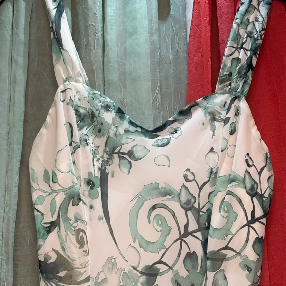 Elegant Green and White Dress - Image 4