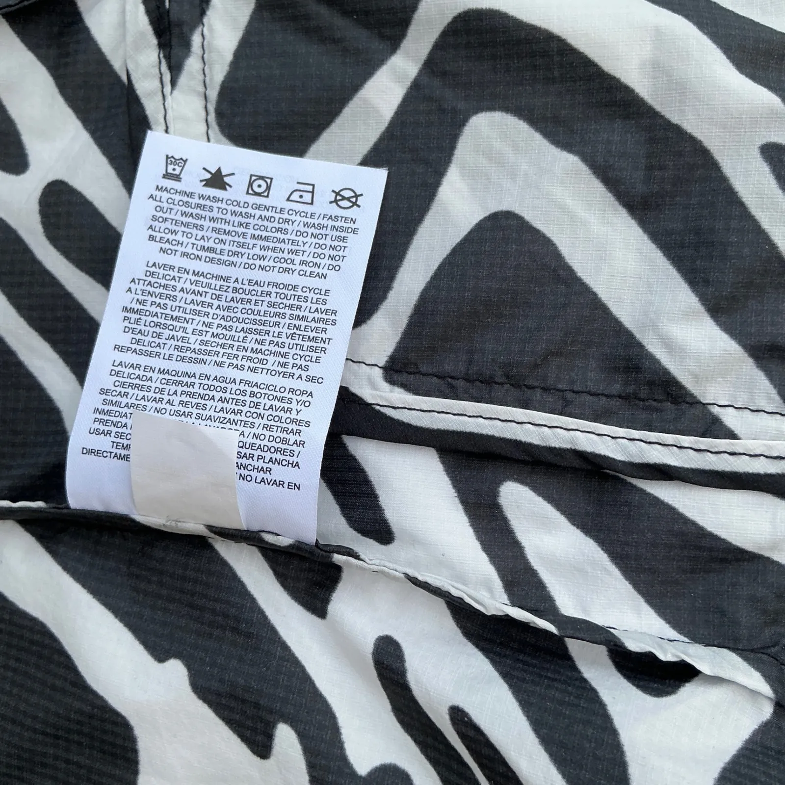 Nike Women's Zebra Print Hooded Windbreaker Jacket Black White‎ Sz M Lightweight - Image 8