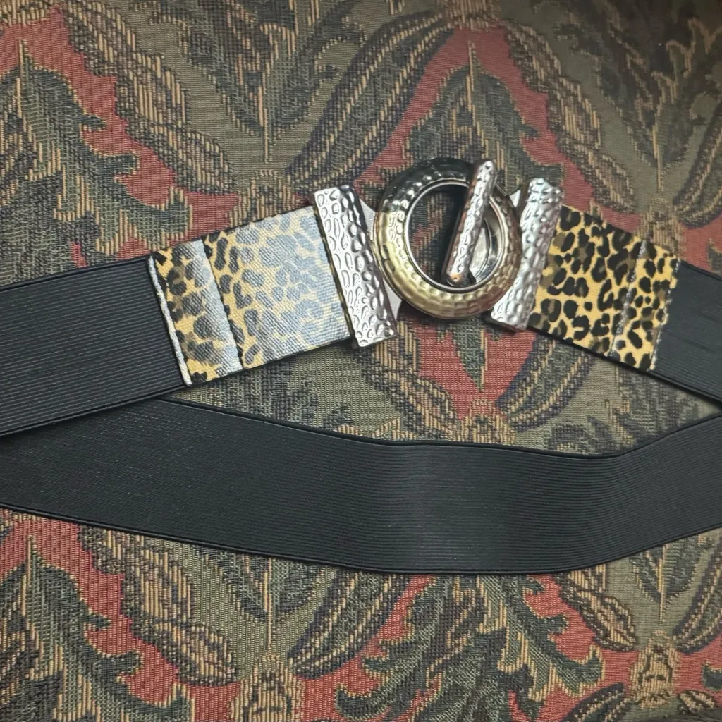 Leopard Print Brown Poly Brass Buckle Leopard Print Belt with Silver Accents - Image 3
