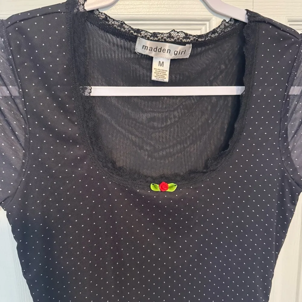 90’s Y2K Madden Girl polka dot blouse w/sheer sleeves baby tee - Image 2