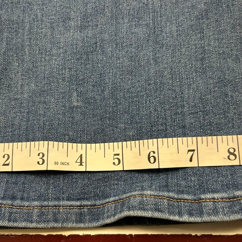 Lee jeans, relaxed fit 1889-18 short were made in Mexico very good shape - Image 6