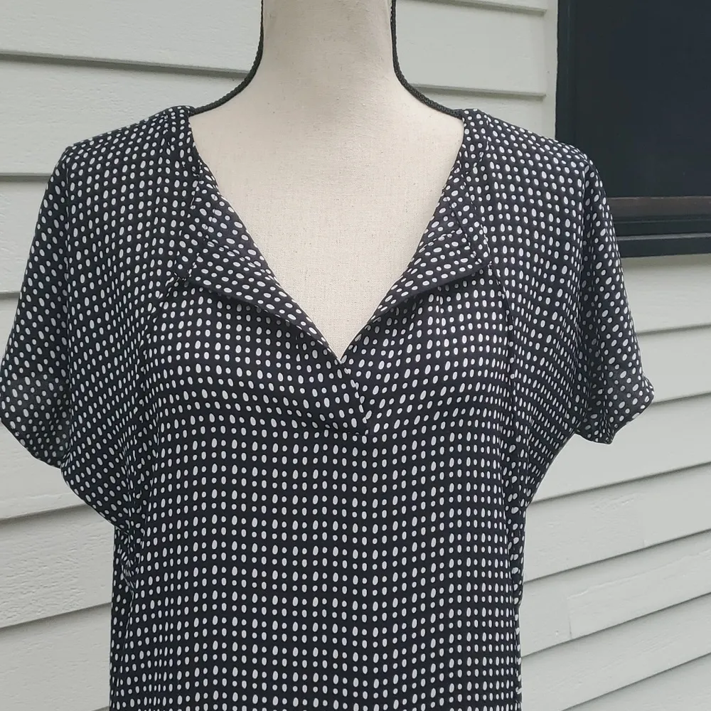 Loft Polka Dot V-Neck Mixed Media Short Sleeve Blouse - Image 3